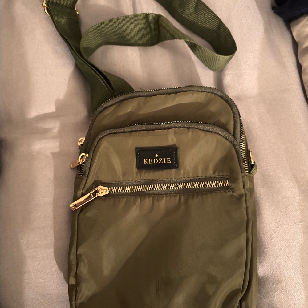 Kedzie Olive Roundtrip Bag